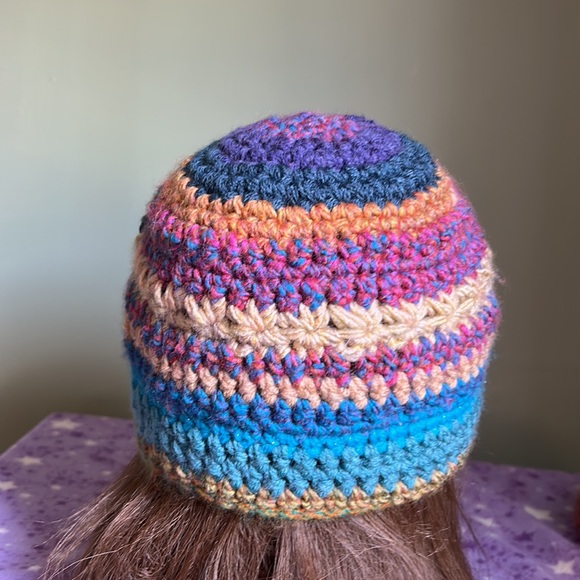 Crochet flower beanie soft mandala acrylic yarn delicate hat medium new - Picture 5 of 7